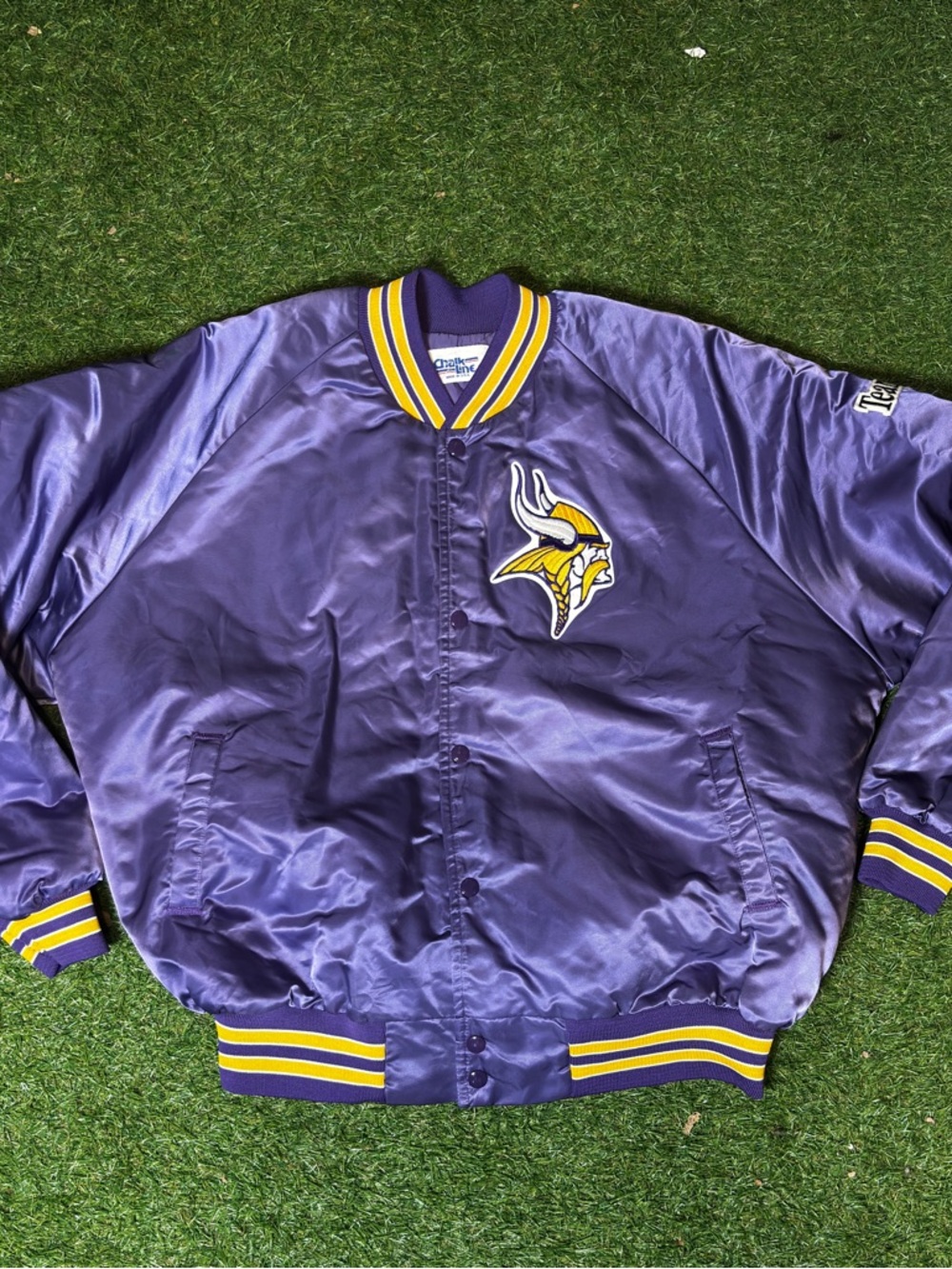 Starter NFL Minnesota Vikings purple satin jacket